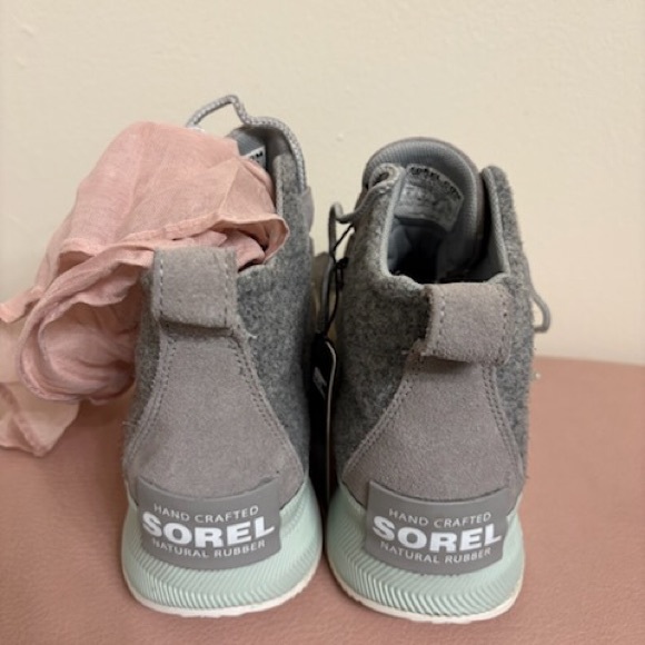Sorel Pink and Gray High-Top Boots - Picture 6 of 10